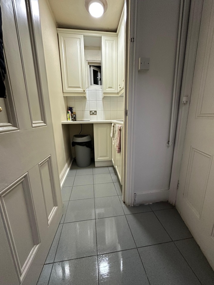 Room in a Shared Flat, Kilburn High Road, NW6 photo 5