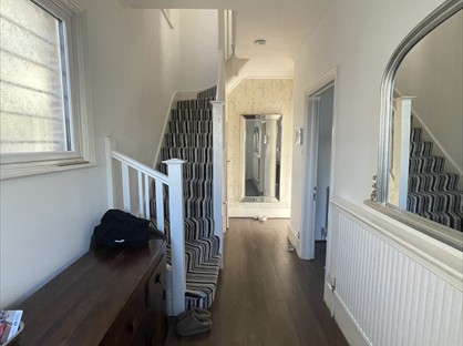 Room in a Shared House, Village Road, EN1