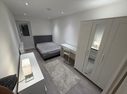 Room in a Shared House, Sunset Road, SE5