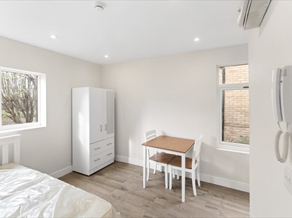 Studio Flat, Dock Road, RM18