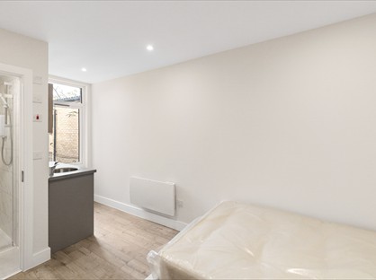 Studio Flat, Dock Road, RM18