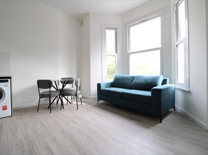 2 Bed Flat, Penge Road, SE25