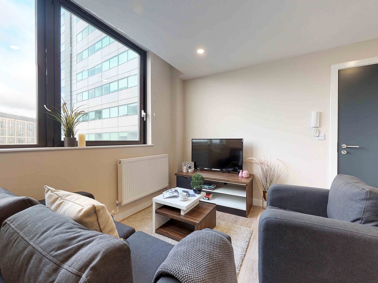 2 Bed Flat, Apollo Residence, S1 photo 3