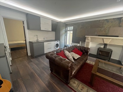 Studio Flat, Chislehurst, BR7