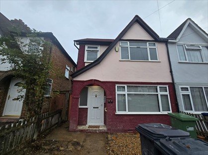 Studio Flat, The Fairway, UB5