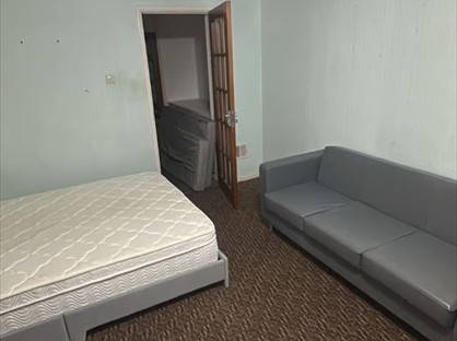 Room in a Shared House, Brecon Close, CR4