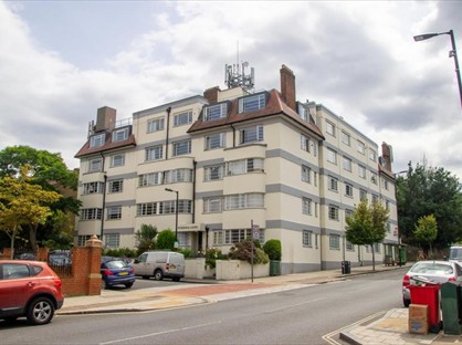 3 Bed Flat, Mundania Court, SE22