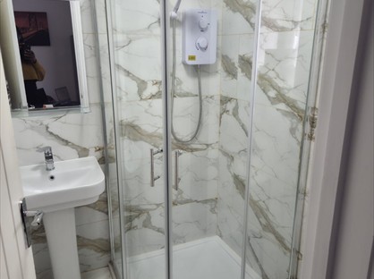 Room in a Shared House, Oval Road, DY4