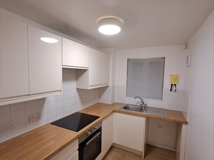 2 Bed Flat, Viscount Square, TA6