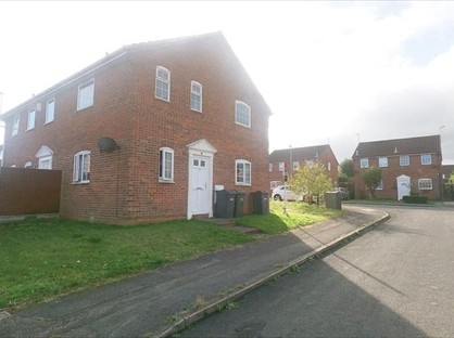 1 Bed Flat, Skua Close, LU4