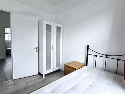 4 Bed Terraced House, Undine Street, SW17