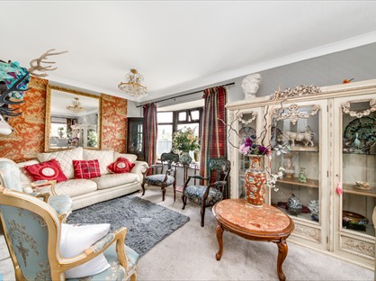 4 Bed Detached House, Nixon Close  Thornhill, WF12