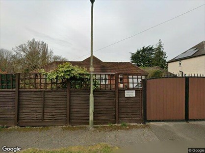 2 Bed Flat, Holland Gardens, TW20