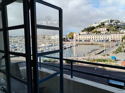 2 Bed Flat, Queens Quay, TQ1