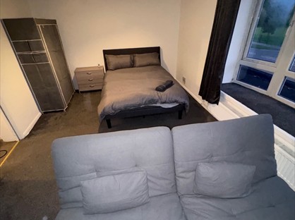 Room in a Shared House, Gales Drive, RH10