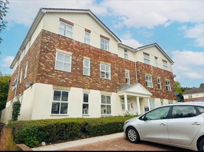2 Bed Flat, Cotehele Drive, TQ3