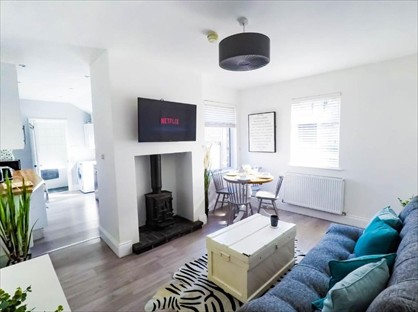 3 Bed Semi-Detached House, Queens Walk, PE9