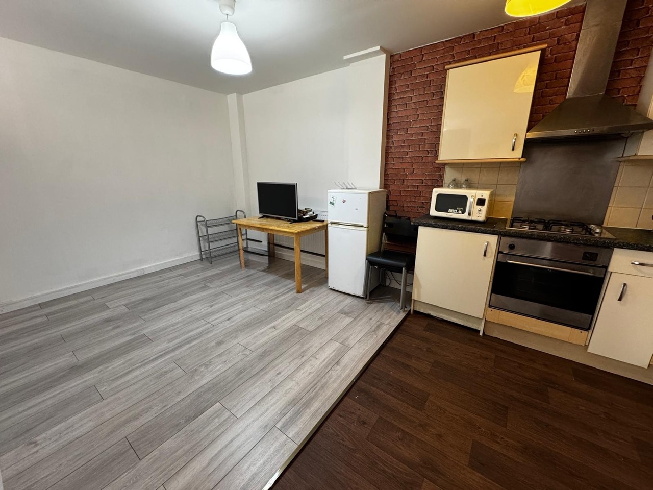 London - 1 Bed Flat, Clapham Road, SW9 - To Rent Now for £1,600.00 p/m