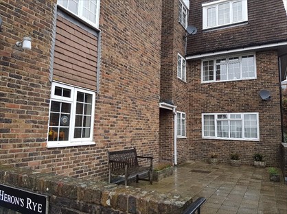 2 Bed Flat, Herons Rye, RH20