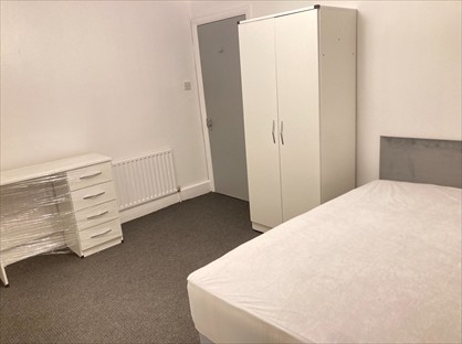 Room in a Shared Flat, Very Near Kirchen Road Area, W13