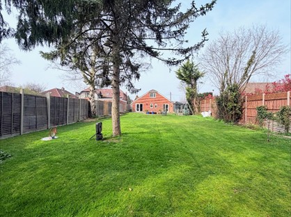 4 Bed Bungalow, Blenheim Road, RG24