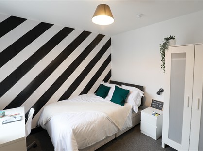 Room in a Shared House, Romer Road, L6