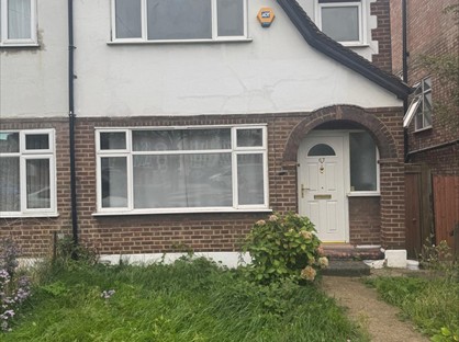 3 Bed Semi-Detached House, The Fairway, UB5