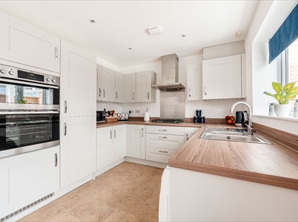 4 Bed Detached House, Leopard Gardens, CO3