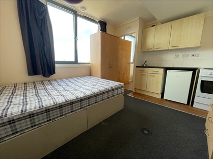 Studio Flat, Mede House, SO15