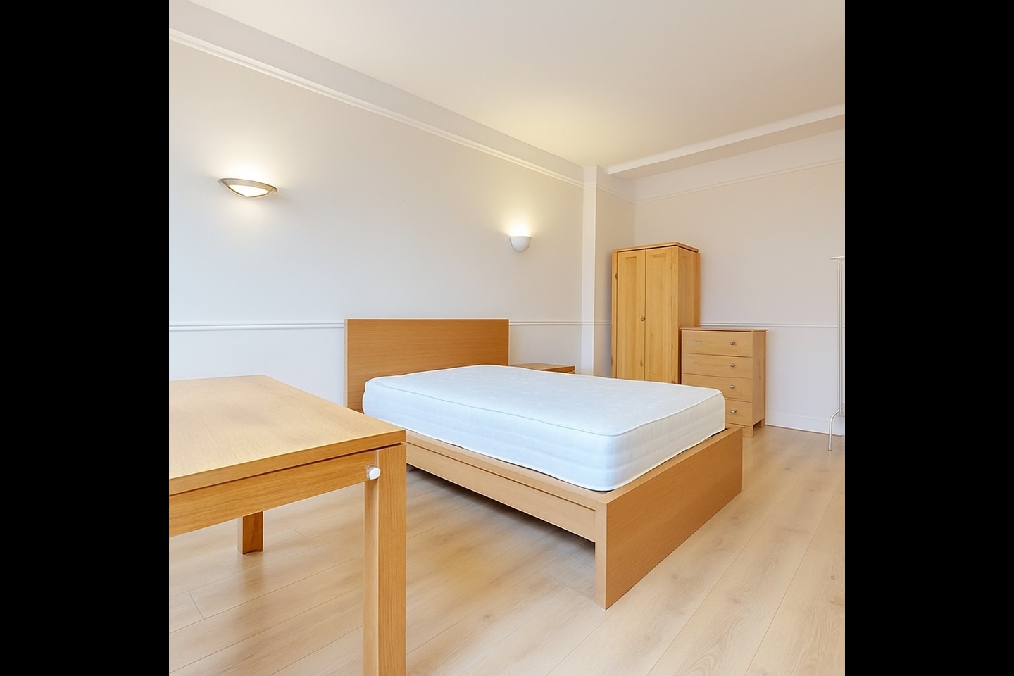 Additional image 2 of Studio Flat, Ivor Court, NW1, N1 7GU