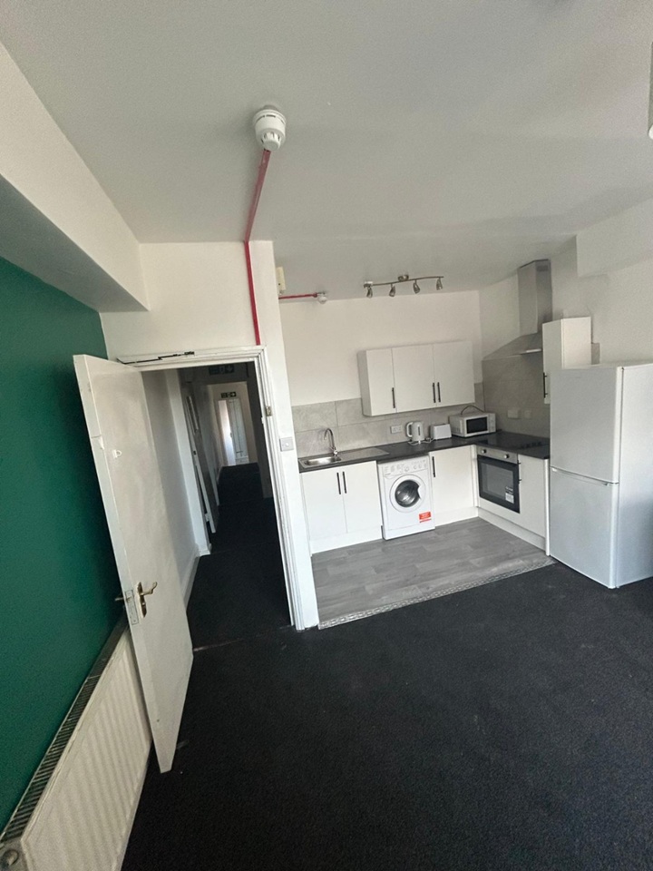 4 Bed Flat, Beech Avenue, NG7, N1 7GU