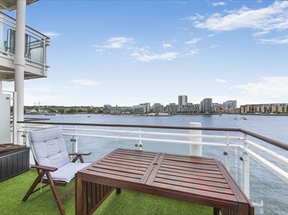 2 Bed Flat, St. Davids Square, E14