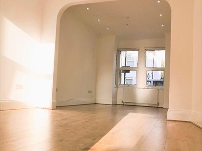 3 Bed Semi-Detached House, Temple Road, TW3