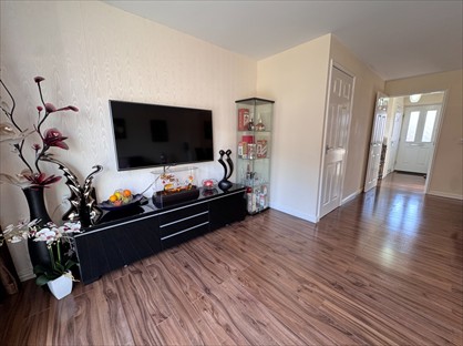 3 Bed Semi-Detached House, Harmony Square, M13