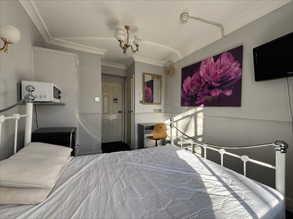 Room in a Shared House, Sussex Gardens, W2