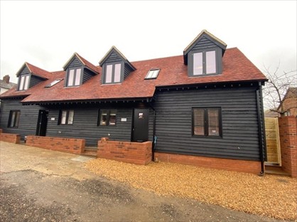 2 Bed Semi-Detached House, High Street, HP27