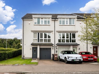 4 Bed End Terrace, Woodlands Walk, AB15