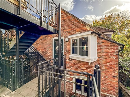 1 Bed Flat, Roman Quay, SP6