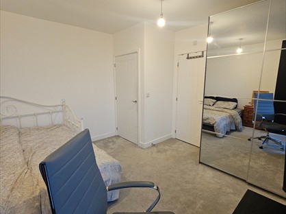 Room in a Shared House, Henry Darlot Drive, NW7