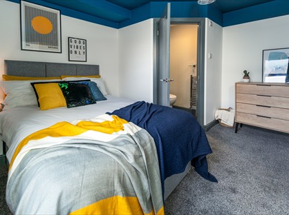 Room in a Shared House, Chorley Road, M27