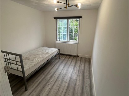 Room in a Shared House, Brighton Road, CR5