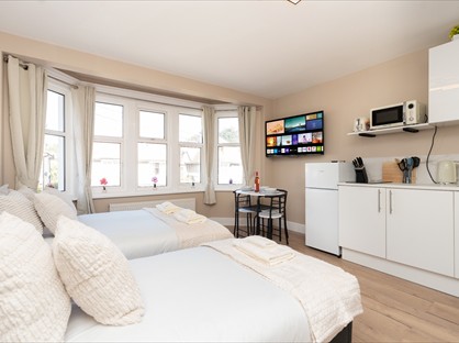 Studio Flat, Queens Park Road, BH8