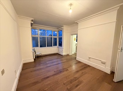 Studio Flat, Sheen Lane, SW14