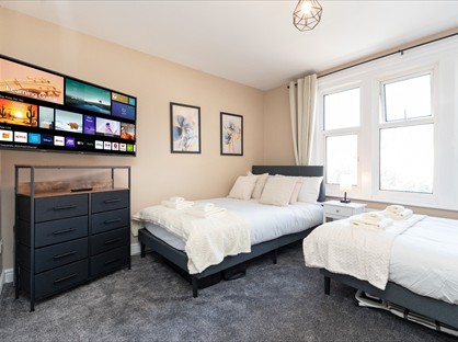 Studio Flat, Queens Park Road, BH8