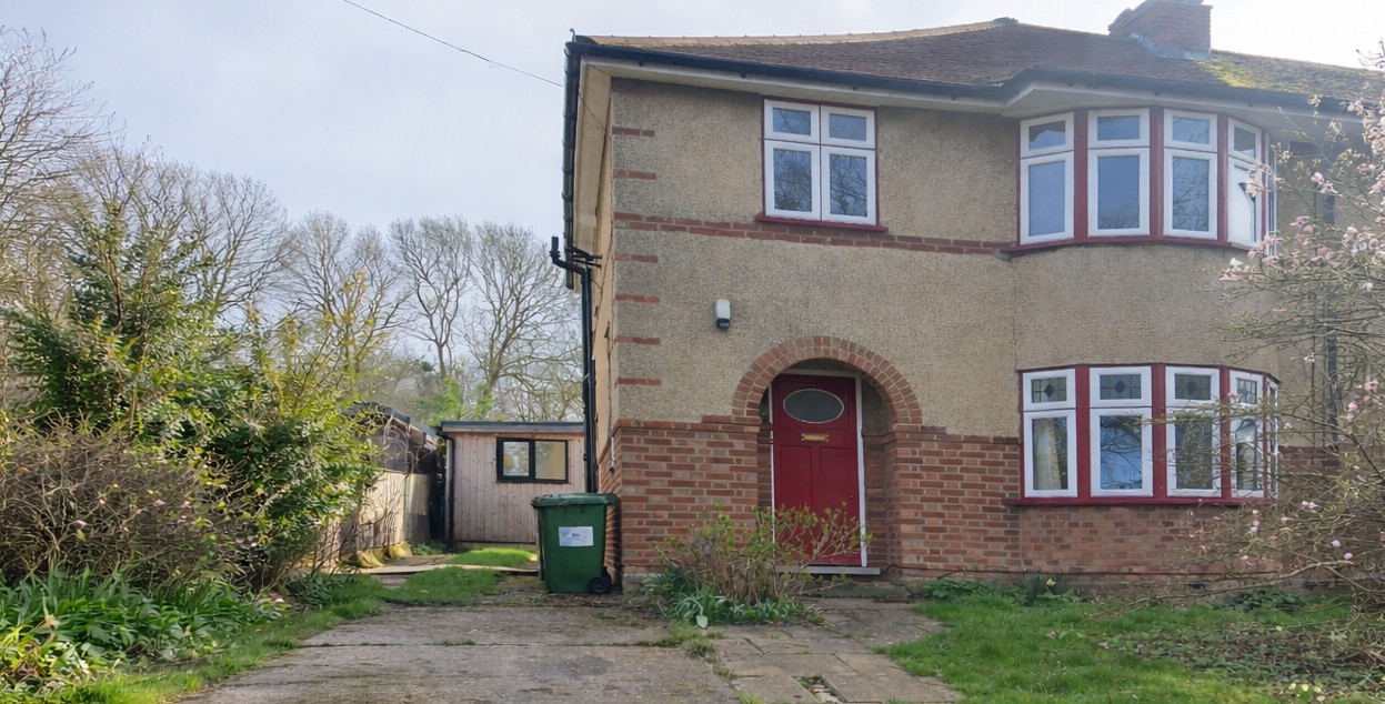 3 Bed Semi-Detached House, Woodlands Park, CB3, N1 7GU