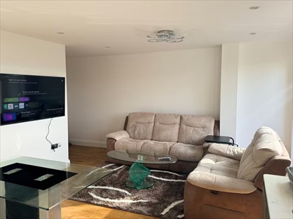 3 Bed Flat, Elm Tree Court, TW5