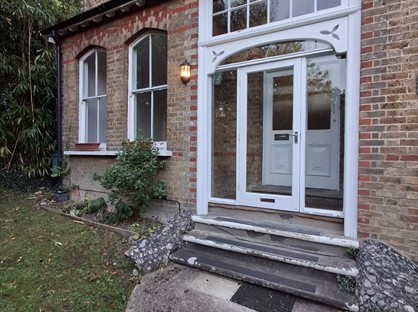 1 Bed Flat, Park Hill, SM5