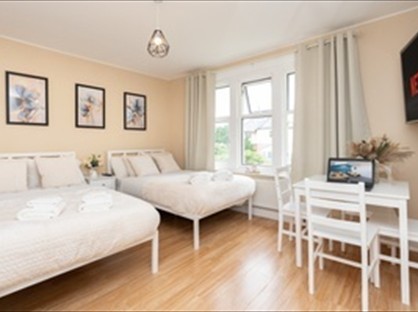 Studio Flat, Queens Park Road, BH8