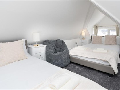 2 Bed Flat, Queens Park Road, BH8