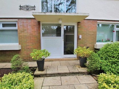 2 Bed Flat, Barnwood, CF14